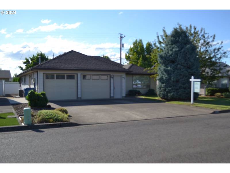 1985 HEATHER WAY, Woodburn, OR 97071