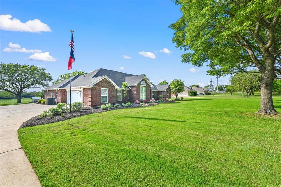 1100 W Cleburne Road, Crowley, TX 76036