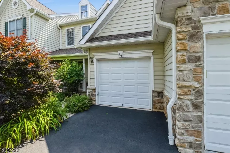 19 Patriot Hill Dr, Bernards Twp., NJ 07920