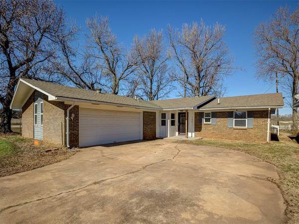 102 S Magers Avenue, Maysville, OK 73057