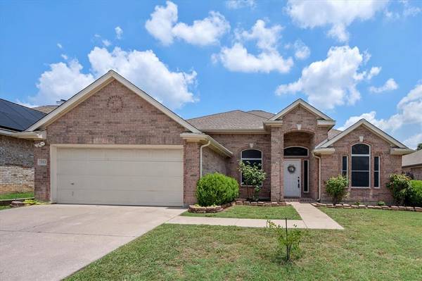 7012 Deer Run Drive, Watauga, TX 76137