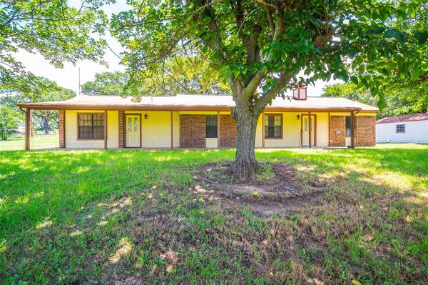 196 Jack Roy Road, Reno, TX 76020