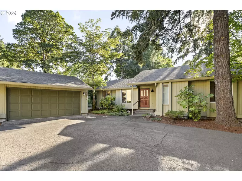 4324 WOODSIDE CIR, Lake Oswego, OR 97035