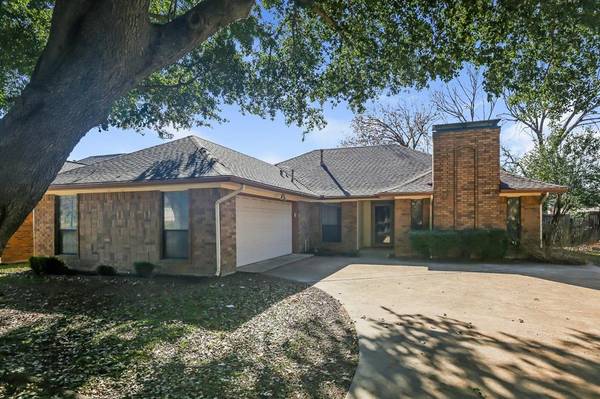 1013 Cross Bend, Irving, TX 75061