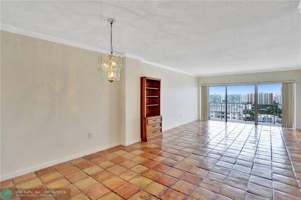 Sunny Isles Beach, FL 33160,500 Bayview Dr  #2023