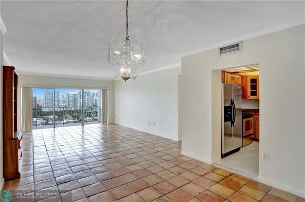 Sunny Isles Beach, FL 33160,500 Bayview Dr  #2023