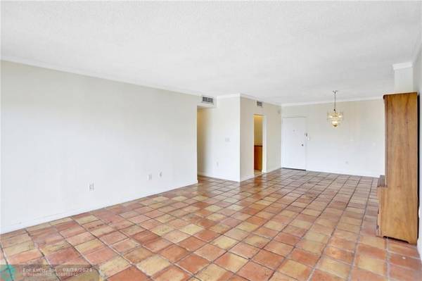 Sunny Isles Beach, FL 33160,500 Bayview Dr  #2023