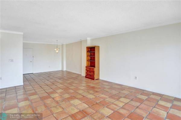 Sunny Isles Beach, FL 33160,500 Bayview Dr  #2023