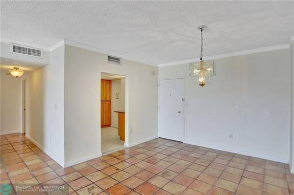 Sunny Isles Beach, FL 33160,500 Bayview Dr  #2023