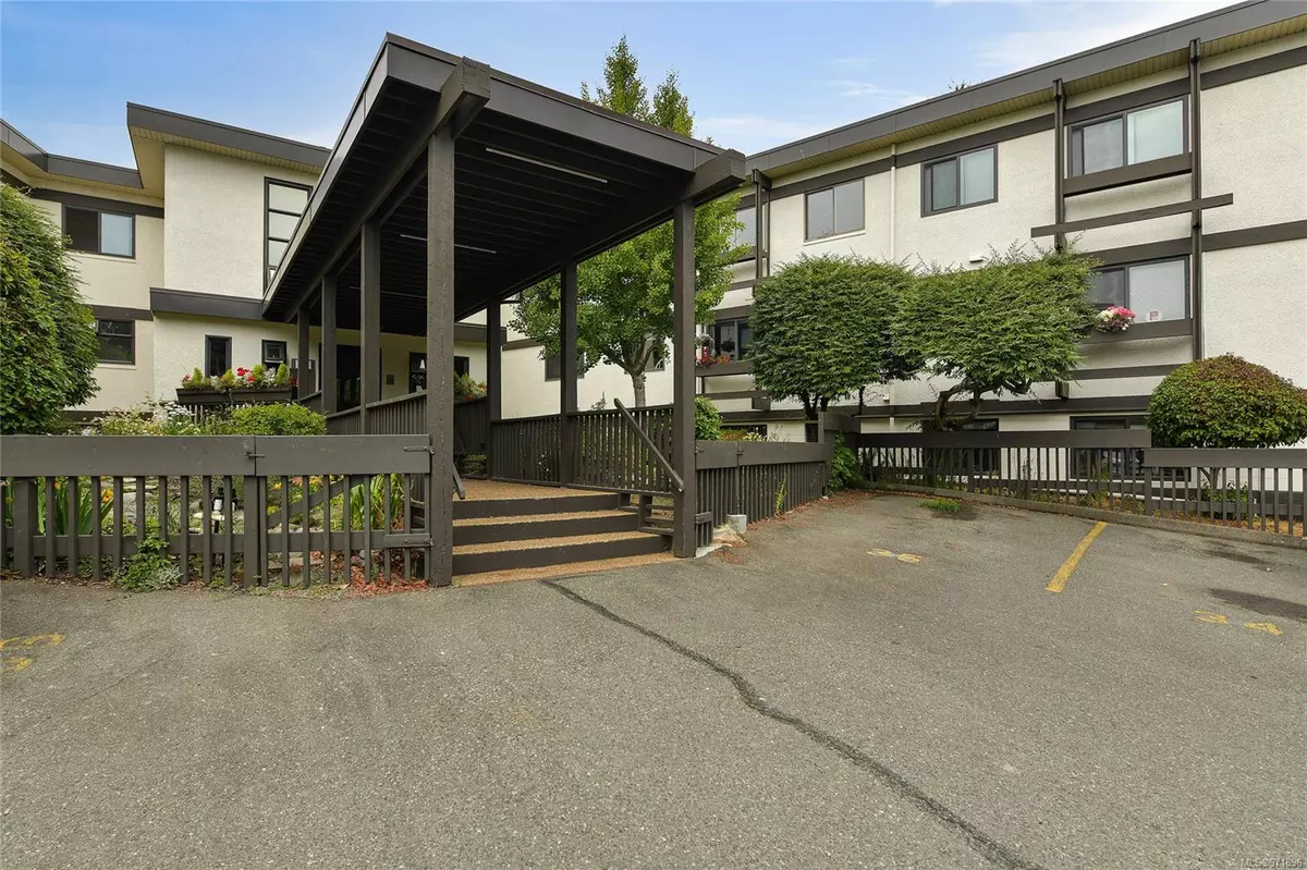 Victoria, BC V8R 4W9,1975 Lee Ave #310