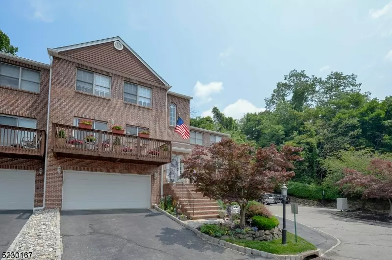 17 Beacon Hill, Pompton Lakes Boro, NJ 07442