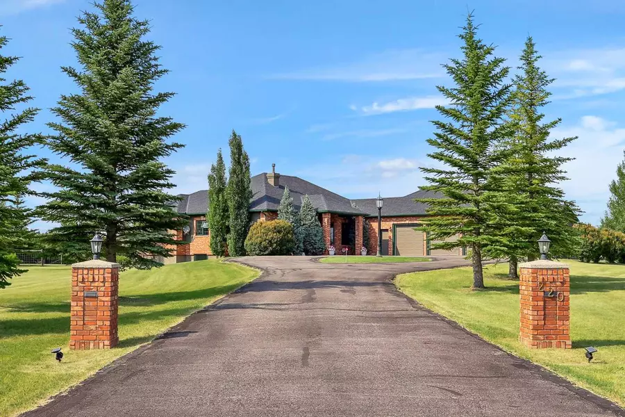 220 Country Lane DR, Rural Rocky View County, AB T3Z 1J4