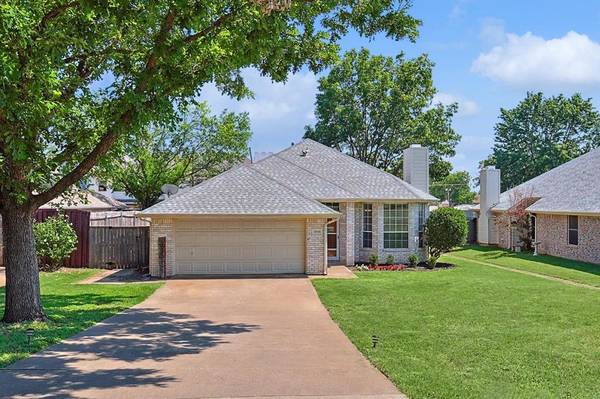 3508 Cliff Oaks Drive, Corinth, TX 76210