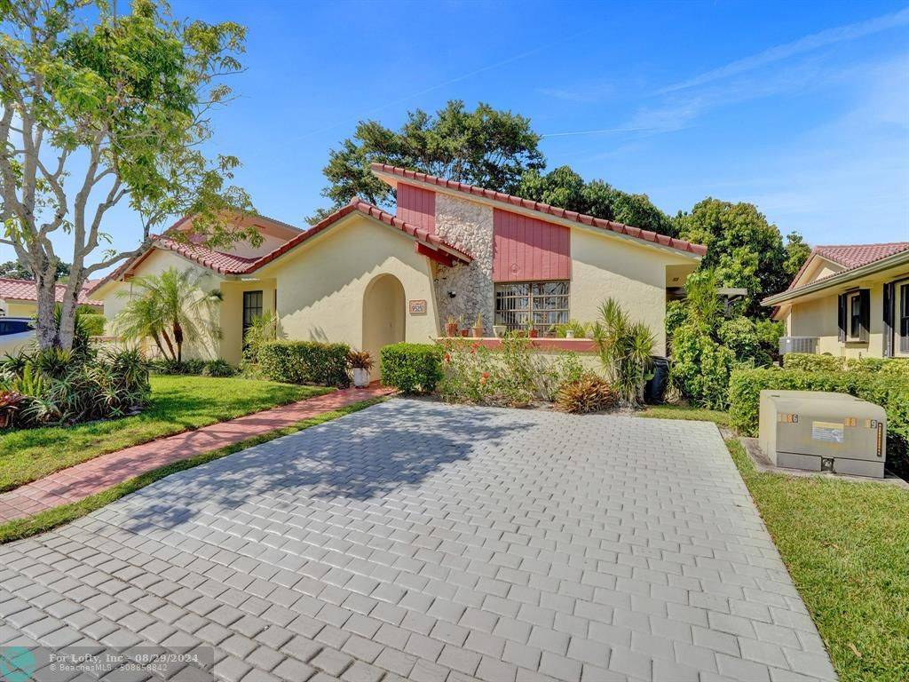 Davie, FL 33324,9525 Toledo Ln