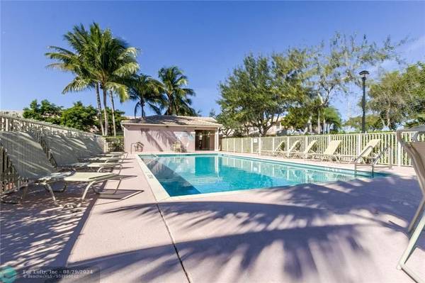 8547 W SOUTHGATE SHORES CR  #8547,  Tamarac,  FL 33321