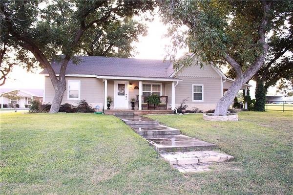 209 Sand St, Comanche, TX 76442