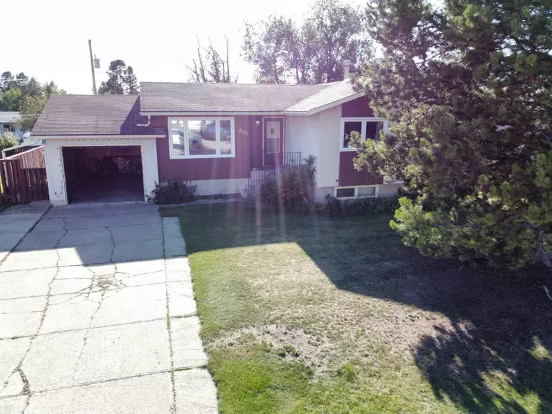 607 7 AVE, Fox Creek, AB T0H 1P0