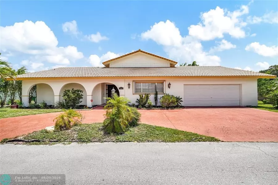 5710 S Travelers Palm Ln, Tamarac, FL 33319