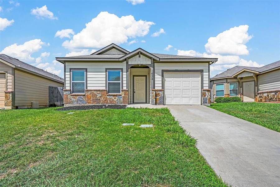 1632 Village Park Trail, Burleson, TX 76028