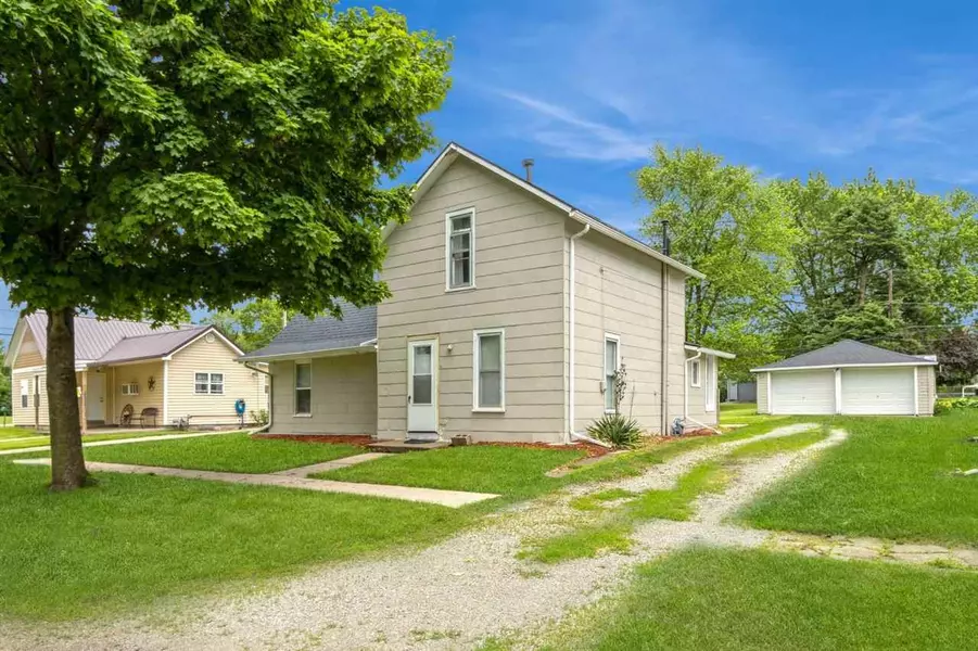 211 N Carpenter St, Keota, IA 52248