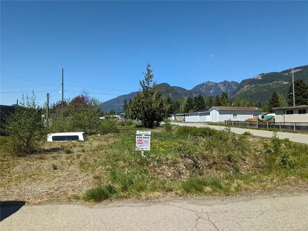 4040 Cougar Cres, Woss, BC V0N 3P0