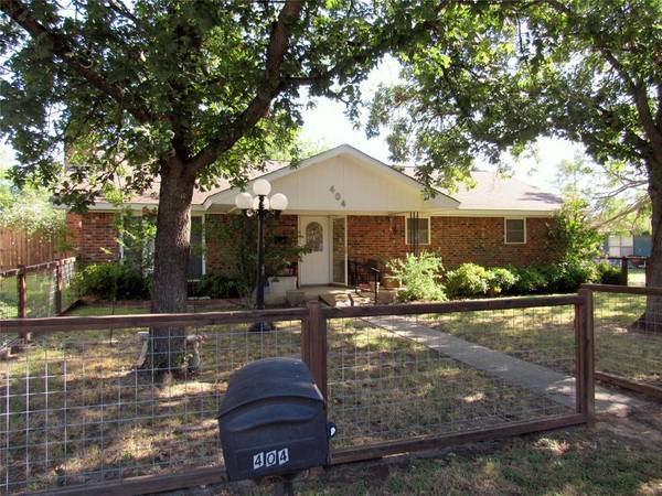 404 Lisa Street, Bangs, TX 76823