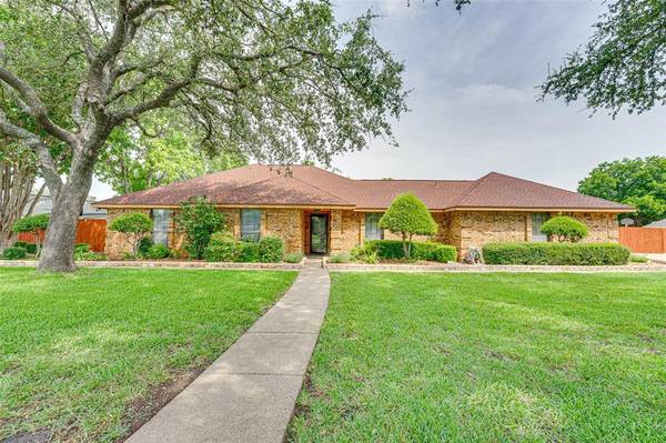 101 Carriage Drive,  Waxahachie,  TX 75165