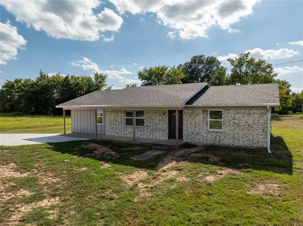 Powderly, TX 75473,672 County Road 44050