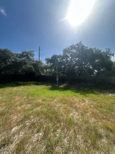 626 Pine Ave, Rockport, TX 78382