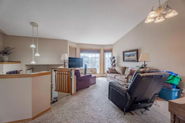 Airdrie, AB T4B 2H6,34 Elizabeth WAY SE