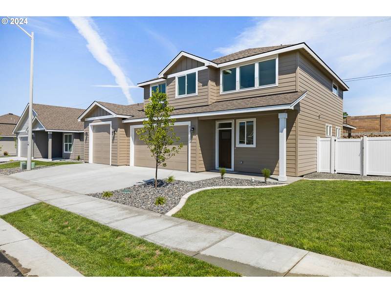 875 E AUTUMN AVE, Hermiston, OR 97838