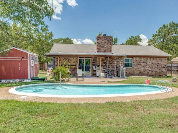 328 Cedarwood Street, Azle, TX 76020