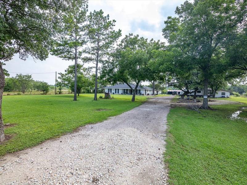 3505 Oak Grove Road, Ennis, TX 75119