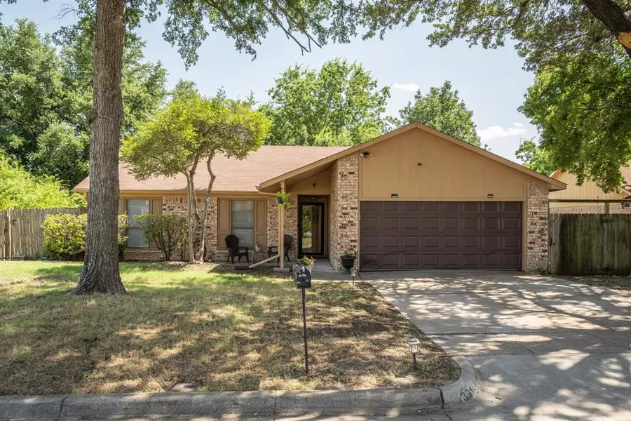 3916 Longstraw Drive, Fort Worth, TX 76137