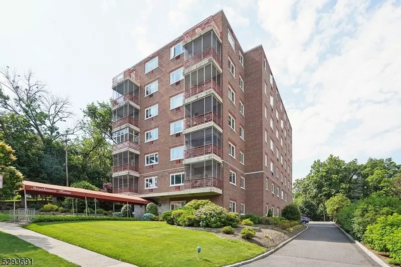 11 Euclid Ave #5C, Summit City, NJ 07901