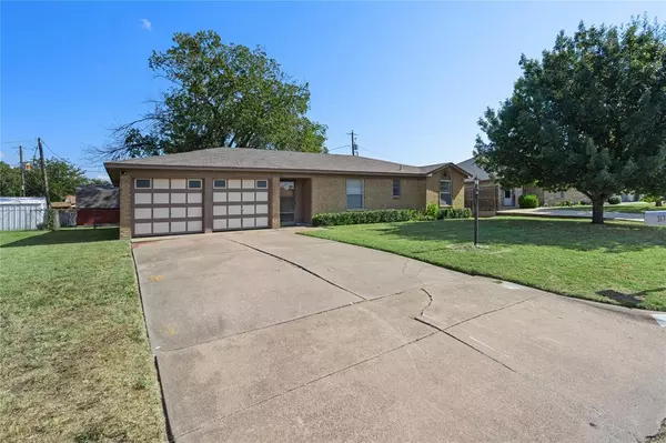 1015 Keller Avenue, Benbrook, TX 76126