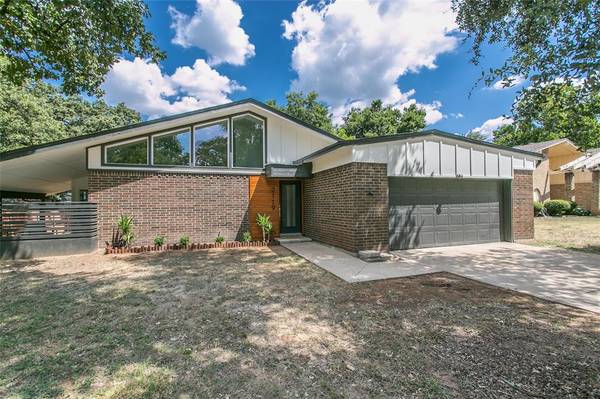 2119 Valleydale Drive,  Arlington,  TX 76013