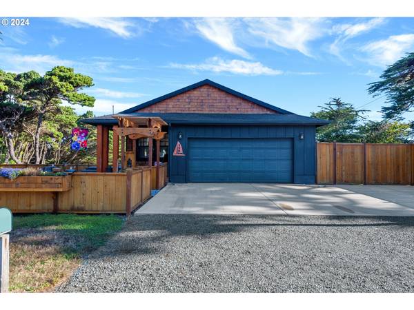 490 4TH ST, Bandon, OR 97411