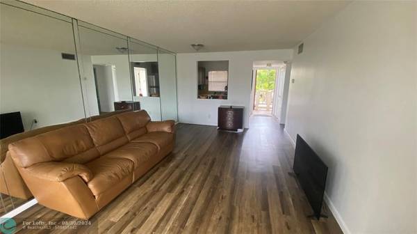 Sunrise, FL 33322,8901 Sunrise Lakes Blvd  #207