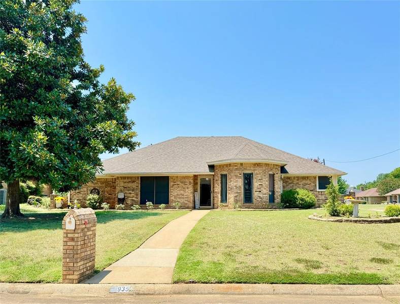 935 Bunker Street, Paris, TX 75460