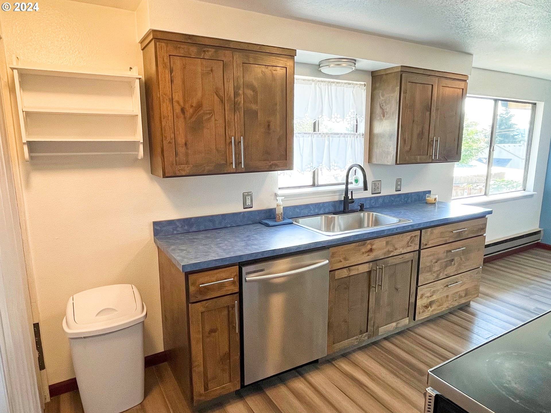 Roseburg, OR 97470,711 MEADOW AVE