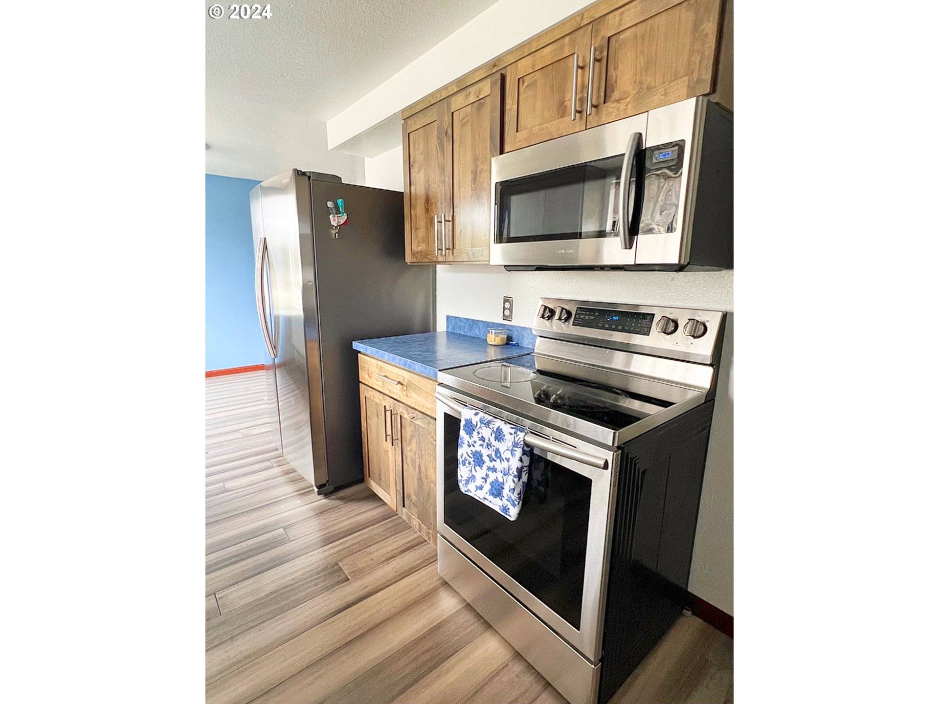 Roseburg, OR 97470,711 MEADOW AVE