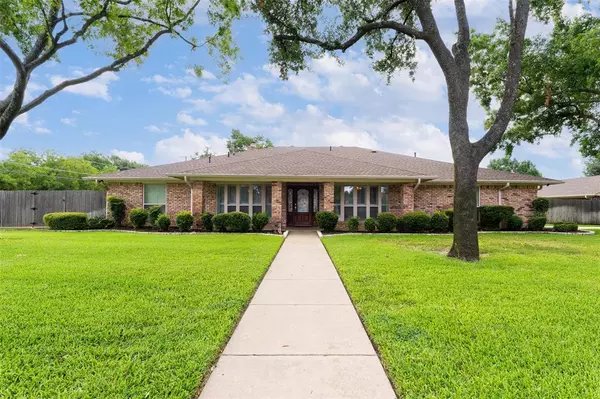 3101 Sunset Oaks Street,  Dalworthington Gardens,  TX 76016