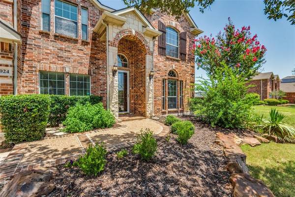 3024 Summerview Drive, Grand Prairie, TX 75052