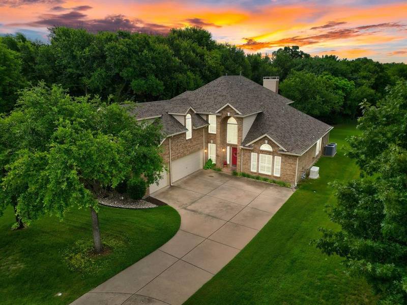 105 Crestwood Court, Red Oak, TX 75154