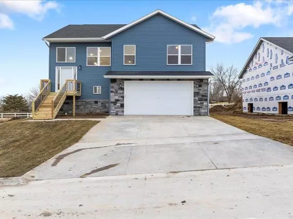 1419 Redwood Drive, Muscatine, IA 52761