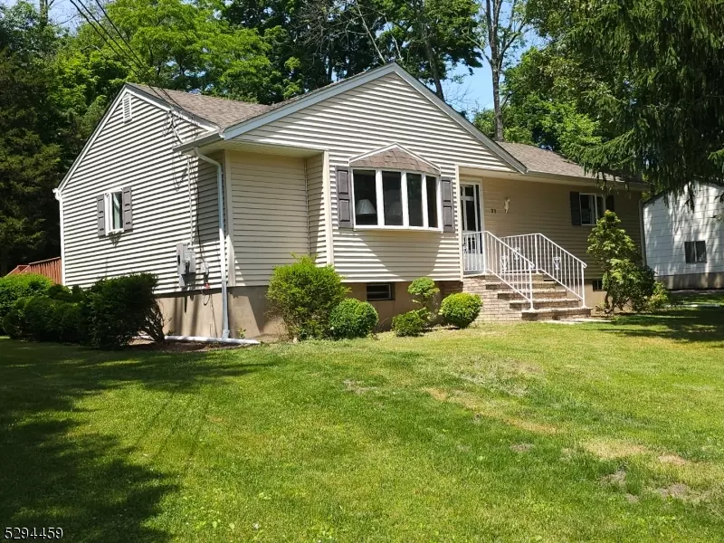 33 Navajo Trl, West Milford Twp., NJ 07480