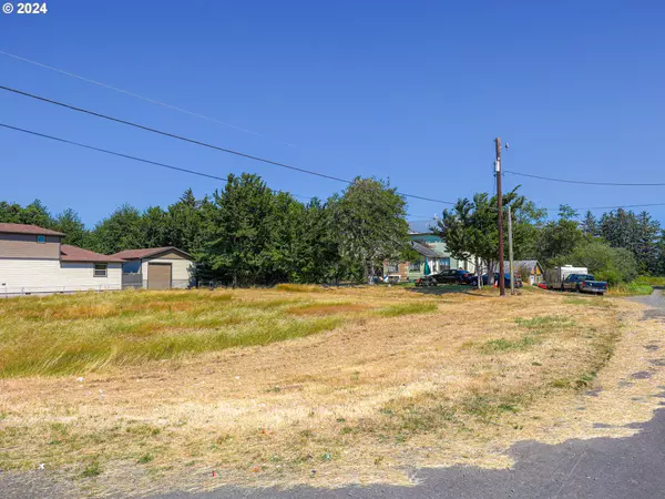 165 SE 2ND ST SE #Lot B, Warrenton, OR 97146