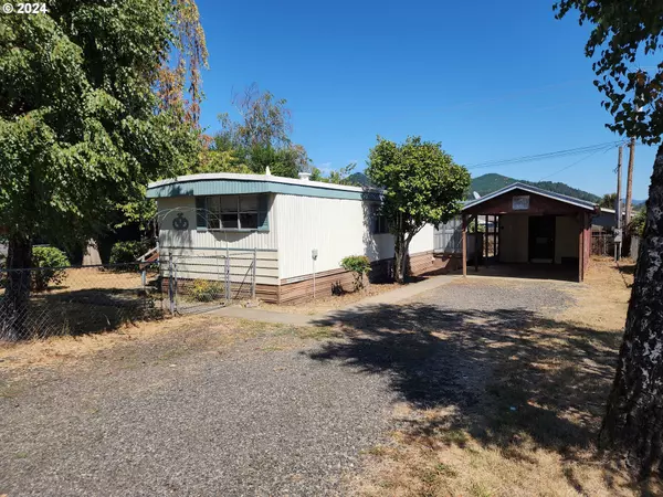 444 SPRUCE ST, Yoncalla, OR 97499