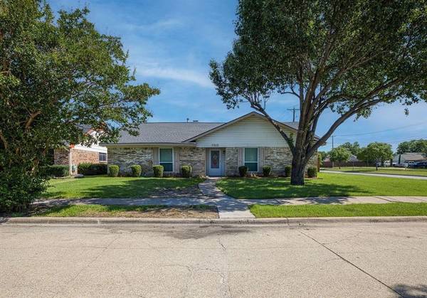 7313 Ridgeview Drive, Rowlett, TX 75089